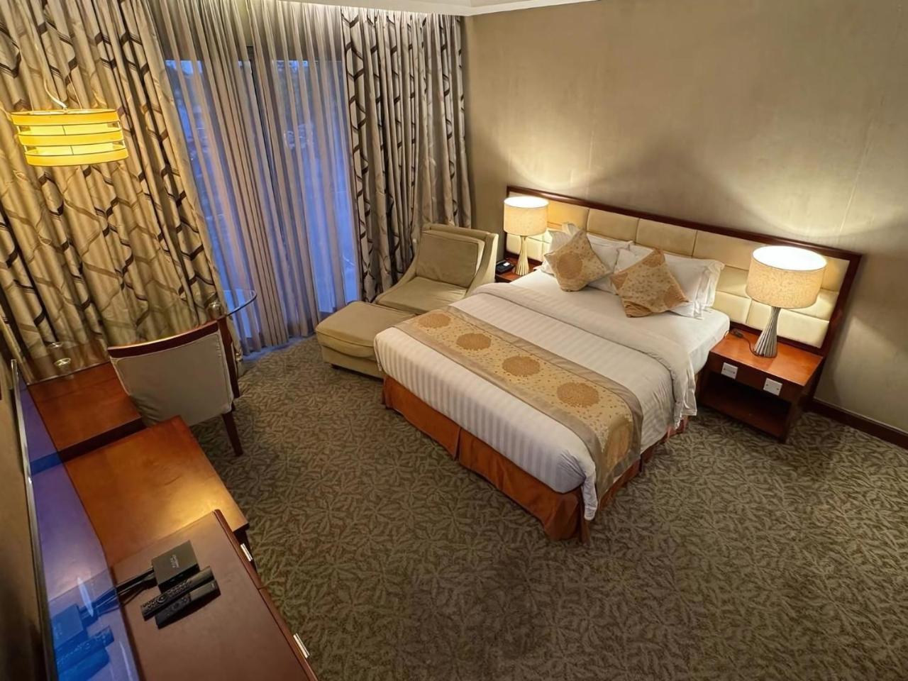 The Avenue Plaza Hotel Naga  Buitenkant foto