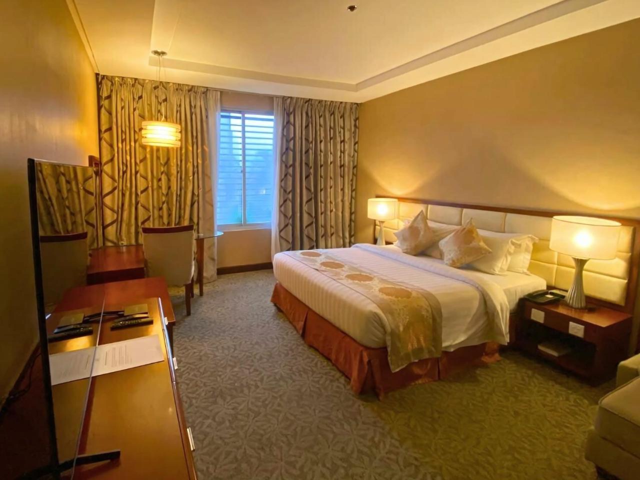 The Avenue Plaza Hotel Naga  Buitenkant foto